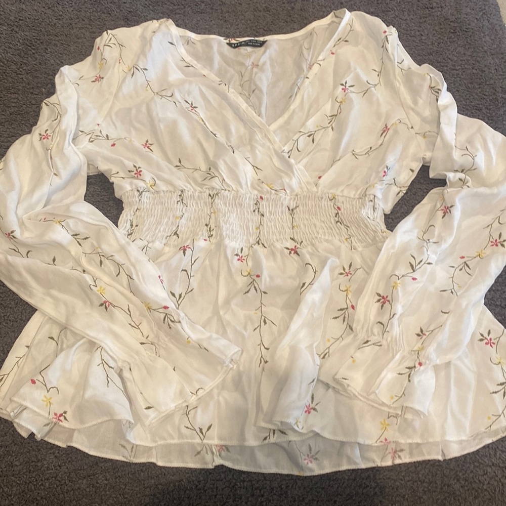 Long sleeve v-neck blouse. Size large
